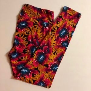 LuLaRoe Tall & Curvy Leggings